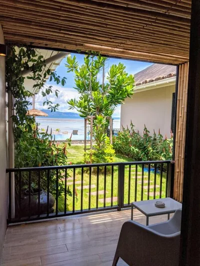 Deluxe Double Room with Sea View — Samutra Residences